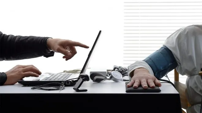 დამსაქმებელს ან ანგარიშვალდებულ პირი დადგება დილემის წინაშე, რომ დასჭირდეს დამნაშავე მხარის გამოაშკარავება, უდანაშაულო მხარეებზე ზედმეტი ზემოქმედების გარეშე, რაც შეიძლება დროულად.